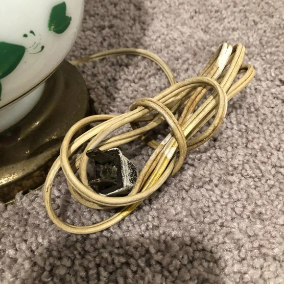 Vintage Milk glass Green leaf Hurricane Parlor Lamp Gone With The Wind style - Picture 5 of 12